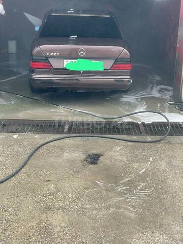 Mercedes 220 E 1993, 235,644 km - 2.2 l - Bakı