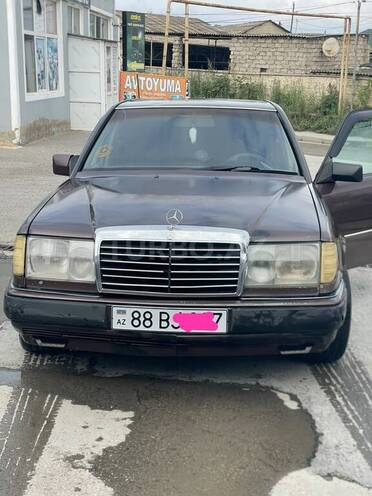 Mercedes 220 E 1993, 235,644 km - 2.2 l - Bakı