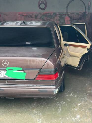 Mercedes 220 E 1993, 235,644 km - 2.2 l - Bakı