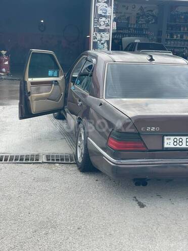 Mercedes 220 E 1993, 235,644 km - 2.2 l - Bakı