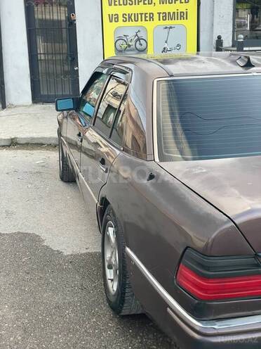 Mercedes 220 E 1993, 235,644 km - 2.2 l - Bakı