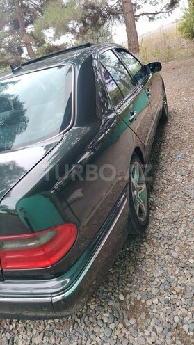 Mercedes E 240 2001, 322,653 km - 2.6 l - Bakı