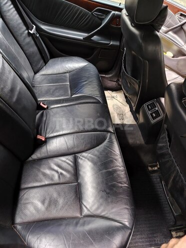 Mercedes E 240 2001, 322,653 km - 2.6 l - Bakı