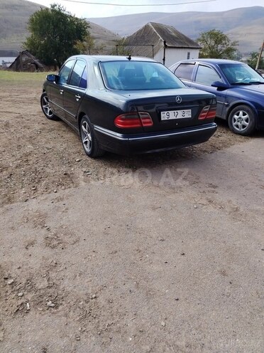 Mercedes E 240 2001, 322,653 km - 2.6 l - Bakı