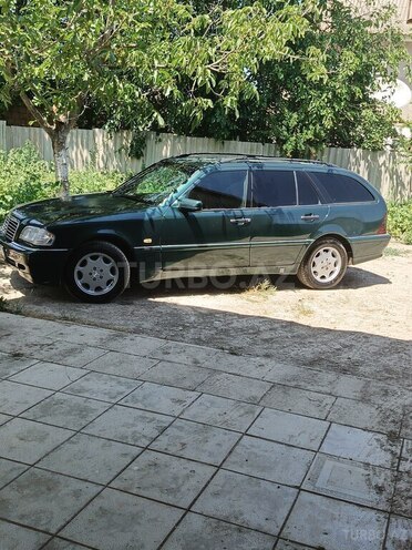 Mercedes C 220 2000, 298,885 km - 2.2 l - Salyan