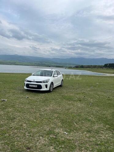Kia Rio 2017, 212,000 km - 1.3 л - Qazax