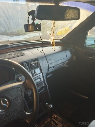 Mercedes C 220 2000, 298,885 km - 2.2 l - Salyan