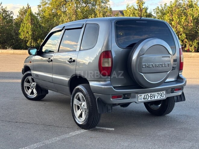 Chevrolet Niva 2007, 382,245 km - 1.7 l - Quba