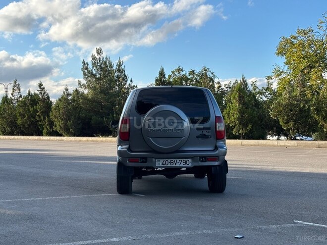 Chevrolet Niva 2007, 382,245 km - 1.7 l - Quba