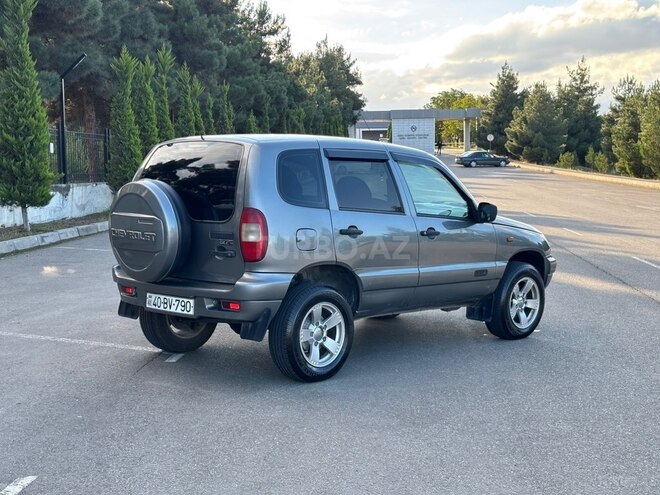 Chevrolet Niva 2007, 382,245 km - 1.7 l - Quba