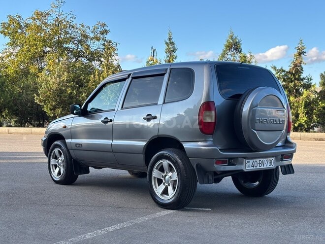 Chevrolet Niva 2007, 382,245 km - 1.7 l - Quba