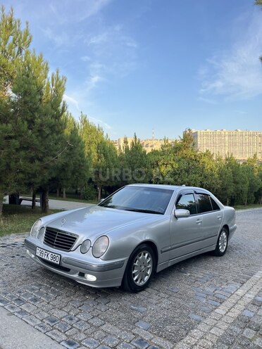 Mercedes E 220 2001, 566,077 km - 2.2 л - Bakı