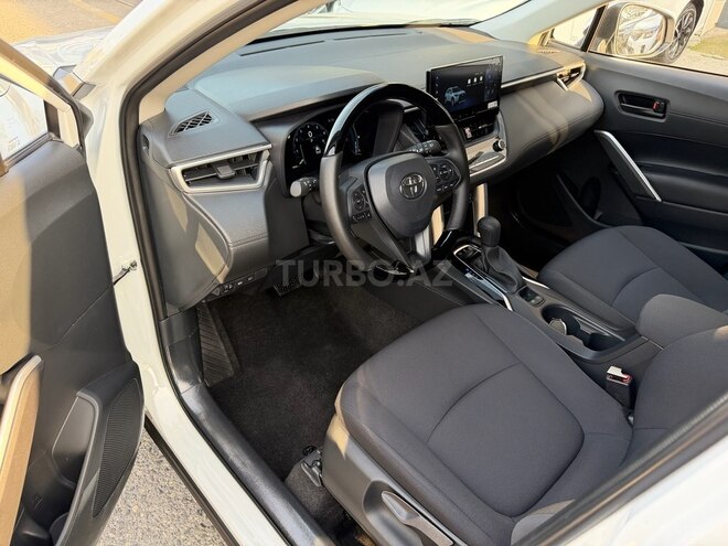Toyota Corolla Cross 2025, 9,800 km - 2.0 л - Bakı