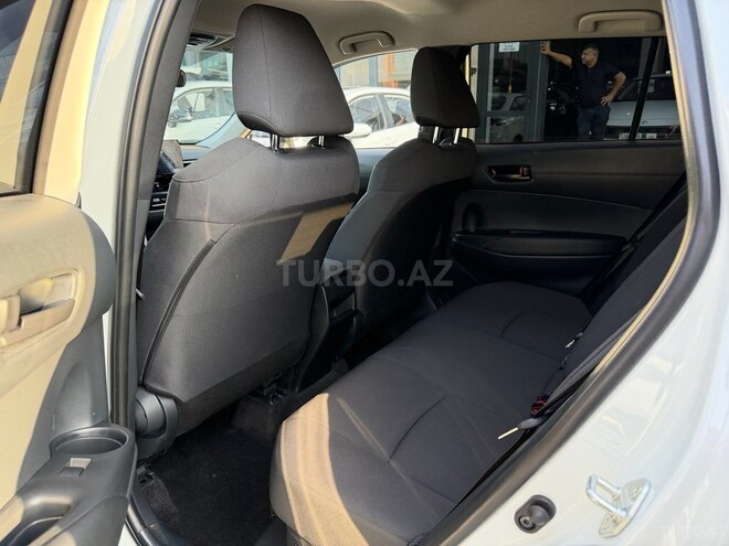 Toyota Corolla Cross 2025, 9,800 km - 2.0 л - Bakı
