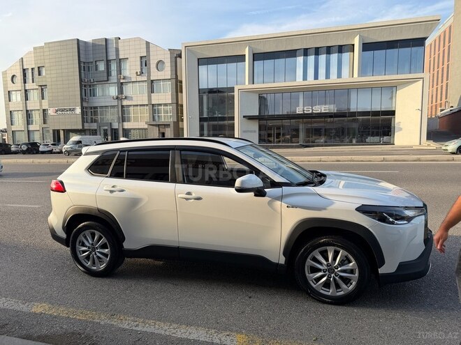 Toyota Corolla Cross 2025, 9,800 km - 2.0 л - Bakı