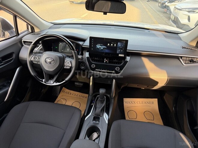 Toyota Corolla Cross 2025, 9,800 km - 2.0 л - Bakı