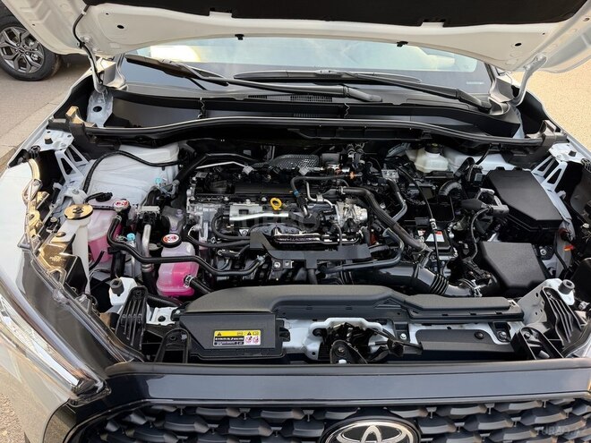 Toyota Corolla Cross 2025, 9,800 km - 2.0 л - Bakı