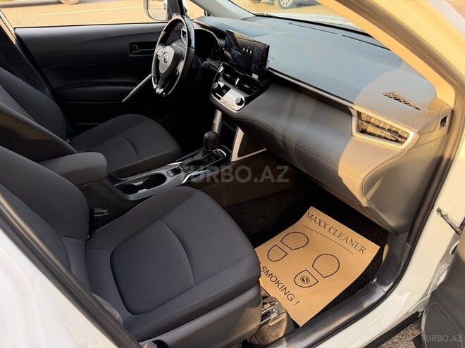 Toyota Corolla Cross 2025, 9,800 km - 2.0 л - Bakı