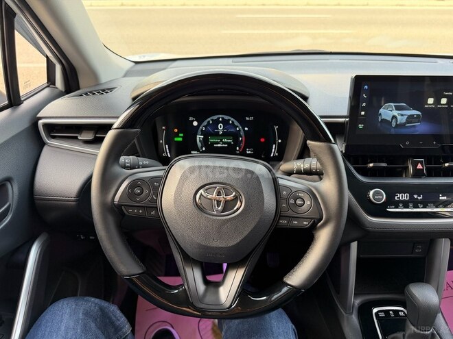 Toyota Corolla Cross 2025, 9,800 km - 2.0 л - Bakı