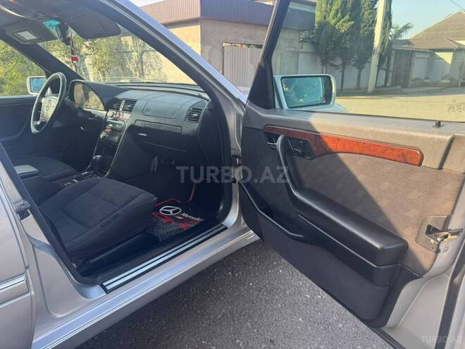 Mercedes C 230 1997, 282,000 km - 2.3 л - Ucar