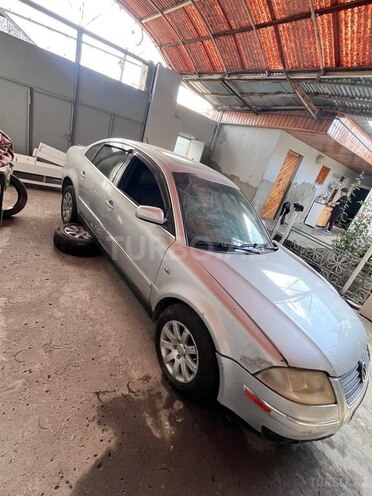 Volkswagen Passat 2001, 256,000 km - 1.8 l - Gəncə