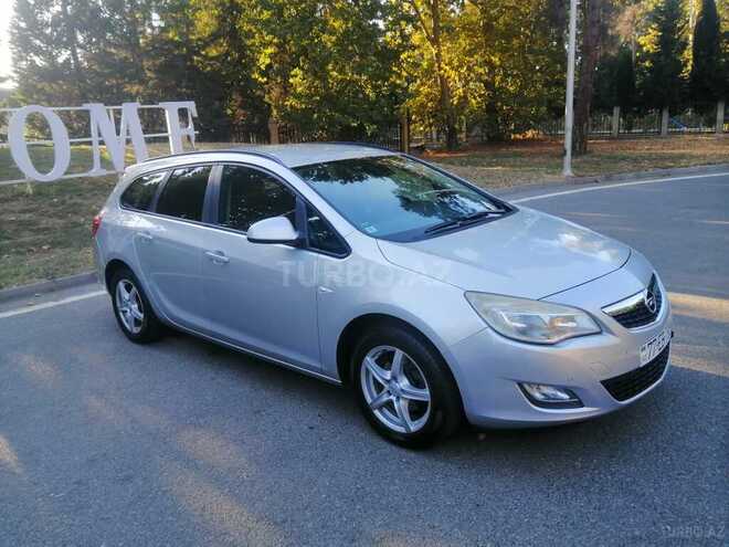 Opel Astra 2011, 299,000 km - 1.4 l - Mingəçevir