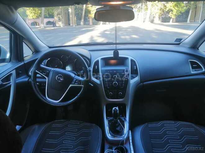 Opel Astra 2011, 299,000 km - 1.4 l - Mingəçevir