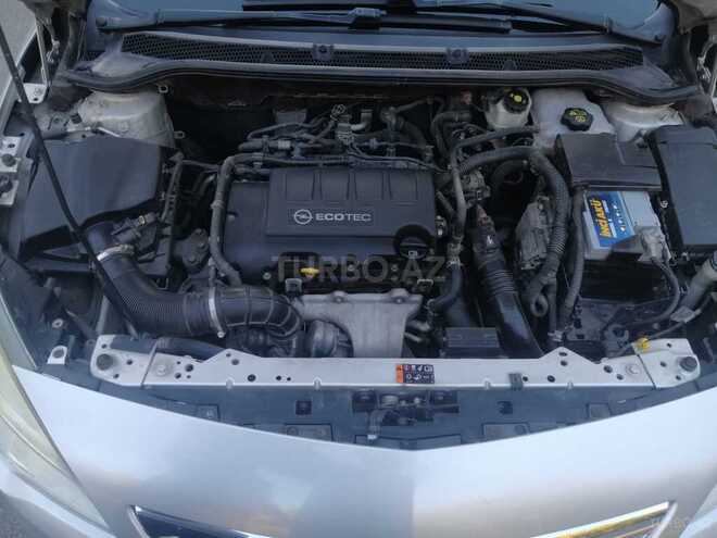 Opel Astra 2011, 299,000 km - 1.4 l - Mingəçevir