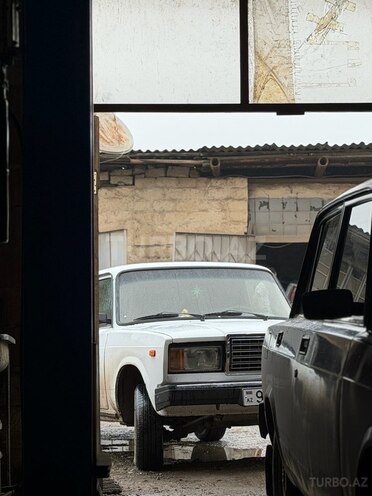 LADA (VAZ) 2107 2005, 24,950 km - 1.6 l - Salyan