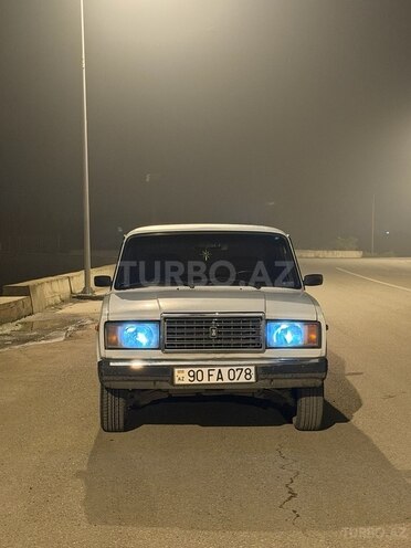 LADA (VAZ) 2107 2005, 24,950 km - 1.6 l - Salyan