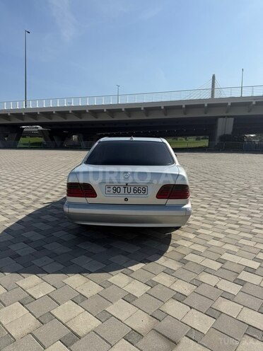 Mercedes E 220 2000, 342,000 km - 2.2 l - Bakı