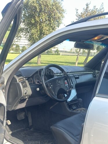 Mercedes E 220 1999, 340,000 km - 2.2 l - Bakı