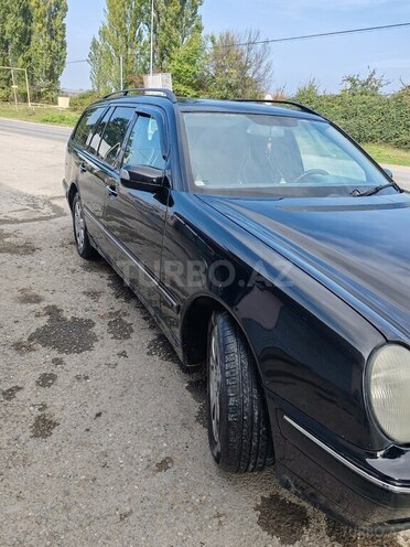 Mercedes E 270 2000, 460,549 km - 2.7 л - Quba