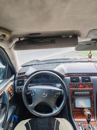 Mercedes E 270 2000, 460,549 km - 2.7 л - Quba