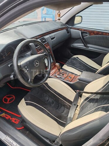 Mercedes E 270 2000, 460,549 km - 2.7 л - Quba