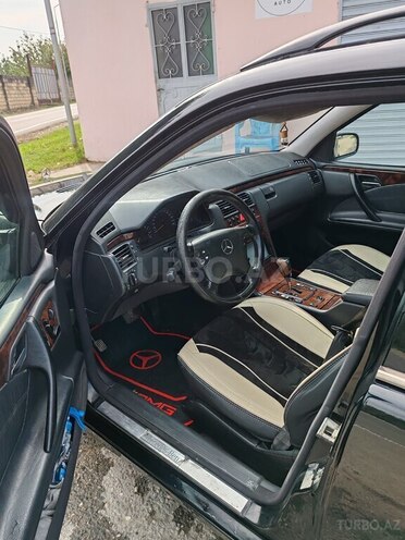 Mercedes E 270 2000, 460,549 km - 2.7 л - Quba