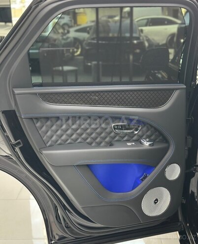 Bentley Bentayga 2025, 13,284 km - 4.0 l - Bakı