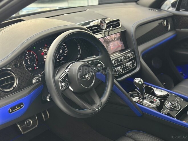 Bentley Bentayga 2025, 13,284 km - 4.0 l - Bakı