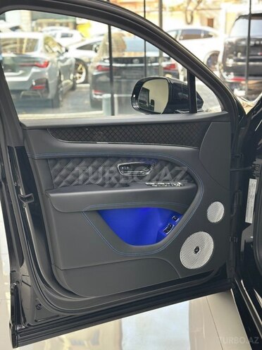 Bentley Bentayga 2025, 13,284 km - 4.0 l - Bakı