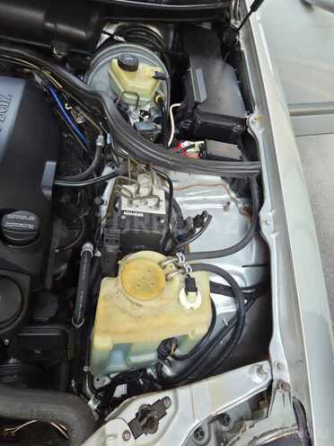 Mercedes E 240 2000, 290,000 km - 2.4 л - Bakı