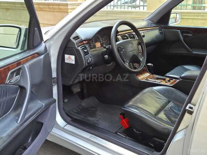 Mercedes E 240 2000, 290,000 km - 2.4 л - Bakı