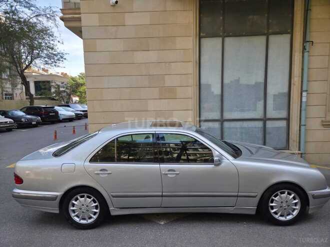 Mercedes E 240 2000, 290,000 km - 2.4 л - Bakı
