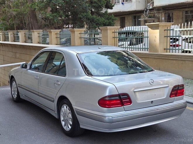 Mercedes E 240 2000, 290,000 km - 2.4 л - Bakı