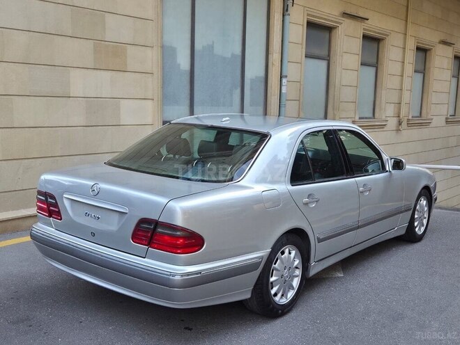 Mercedes E 240 2000, 290,000 km - 2.4 л - Bakı