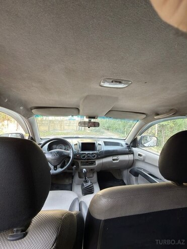 Mitsubishi L200 2006, 249,000 km - 2.4 l - Bakı