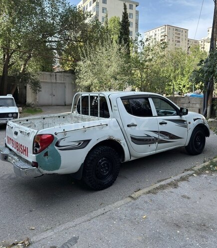 Mitsubishi L200 2006, 249,000 km - 2.4 l - Bakı