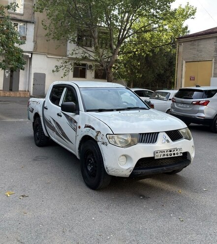 Mitsubishi L200 2006, 249,000 km - 2.4 l - Bakı
