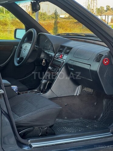 Mercedes C 220 2000, 261,000 km - 2.2 l - Saatlı
