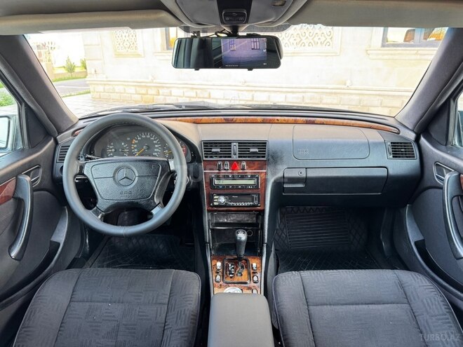 Mercedes C 220 2000, 261,000 km - 2.2 l - Saatlı