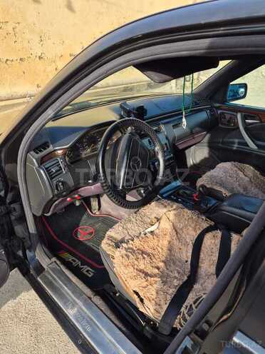 Mercedes E 220 1997, 295,000 km - 2.2 л - Bakı